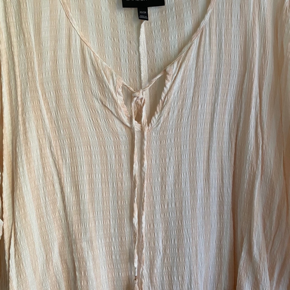 Pink and white that gathers slightly on the side.